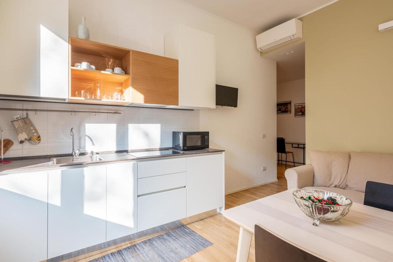 Spacious & Comfortable Apartment In Duomo By Easylife Милано Екстериор снимка