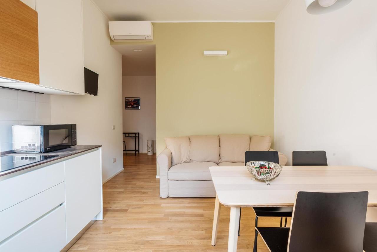 Spacious & Comfortable Apartment In Duomo By Easylife Милано Екстериор снимка