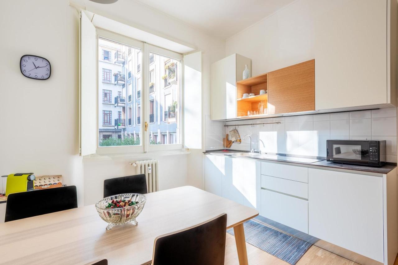 Spacious & Comfortable Apartment In Duomo By Easylife Милано Екстериор снимка