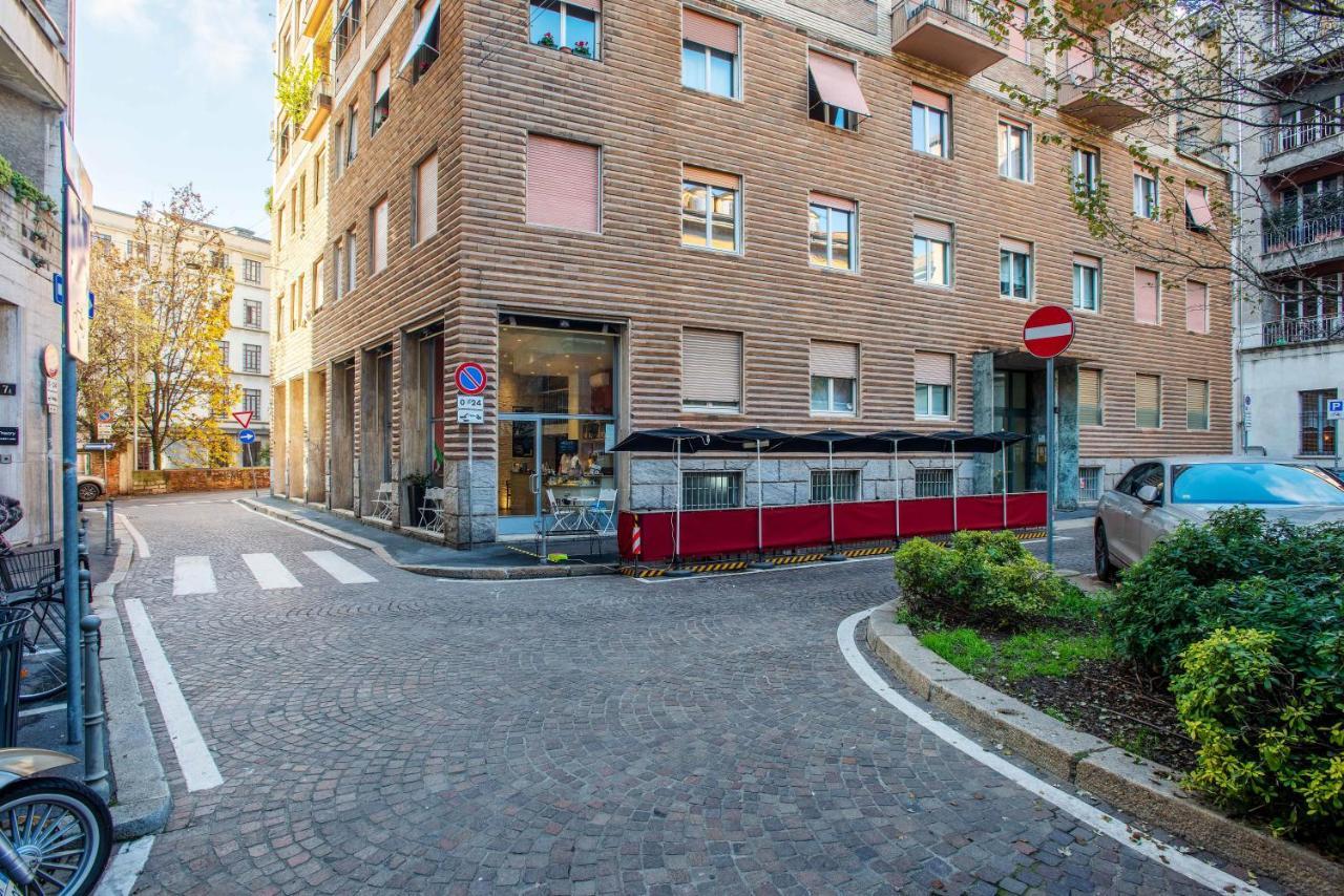 Spacious & Comfortable Apartment In Duomo By Easylife Милано Екстериор снимка