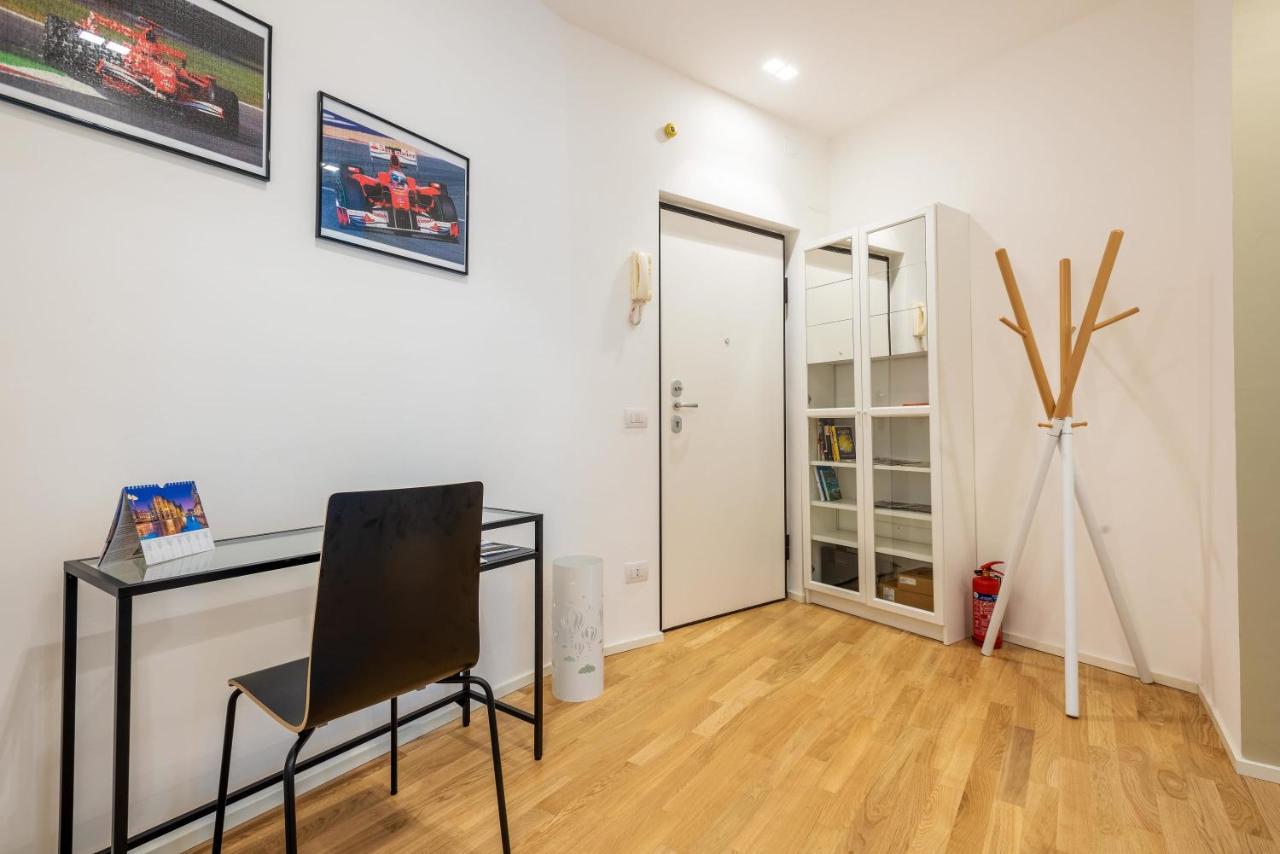 Spacious & Comfortable Apartment In Duomo By Easylife Милано Екстериор снимка